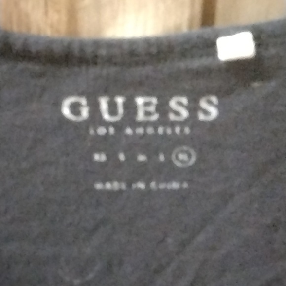 Pretty Pre-Owned Guess Brand Short Sleeve T-shirt (Black Color) - Picture 4 of 12